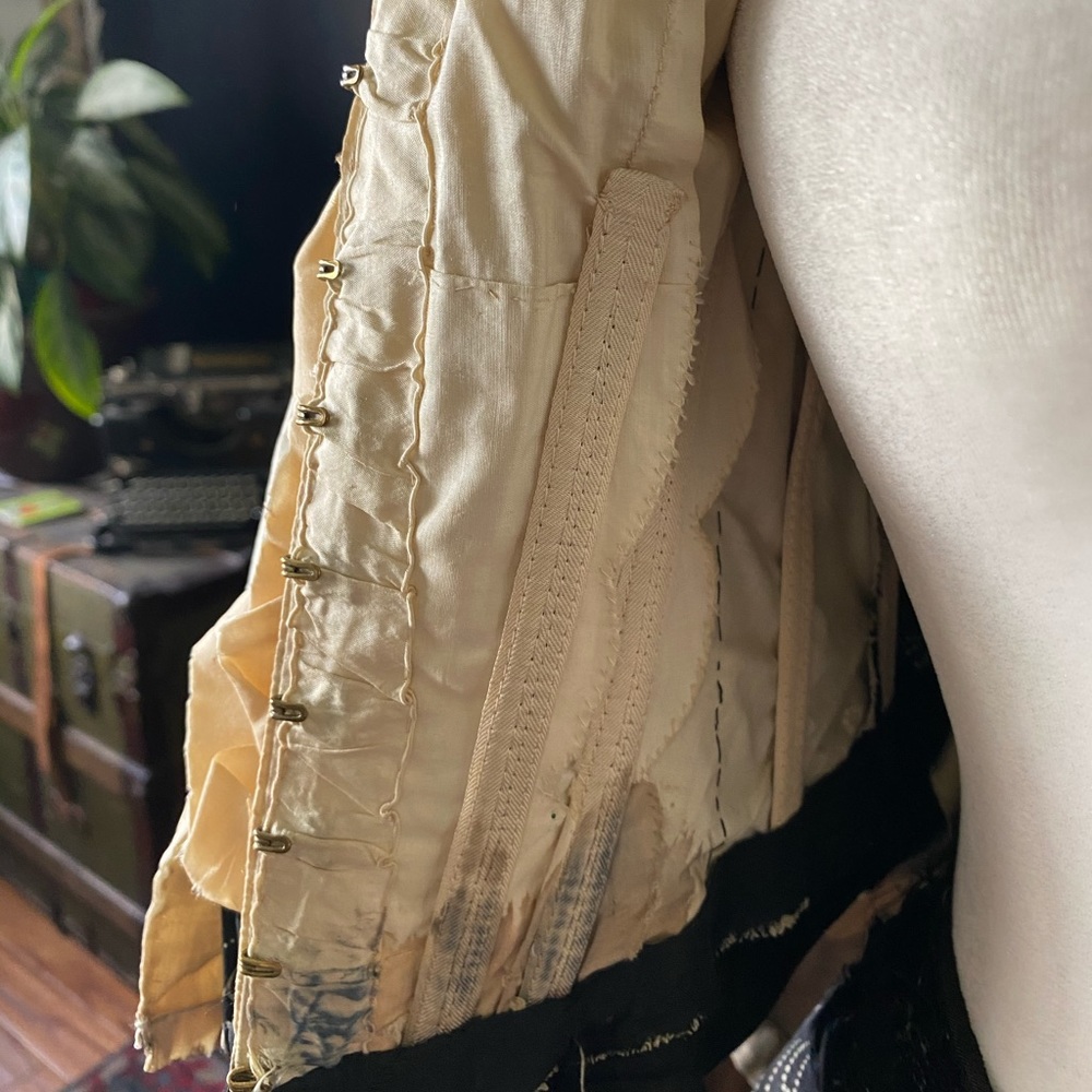 Antique Victorian 1890s silk two piece - Picture 4 of 15
